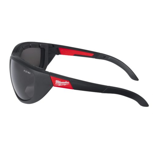 Milwaukee Prémium védőszemüveg tömítéssel sötétített (4932471886)